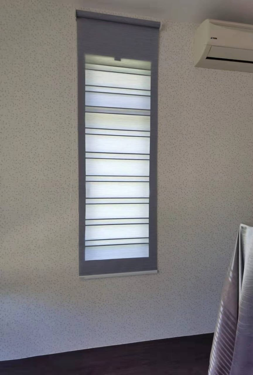 SUNSCREEN ROLLER BLIND